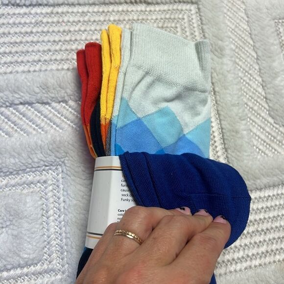 WE HELP - Diamond Style Socks - 3 Pairs - Picture 2 of 3